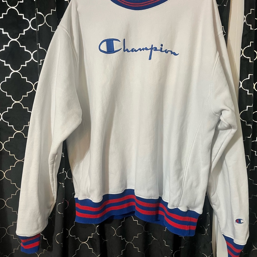 Champion Vintage Reverse Weave Sweatshirt with Blue and Red Borders